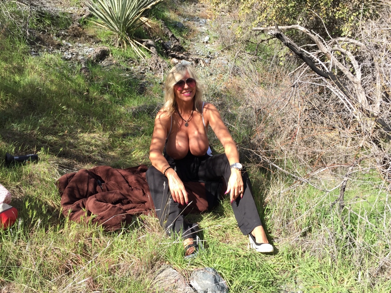 Wifeys World 'Desert Knobjob' starring Sandra Otterson (Photo 7)