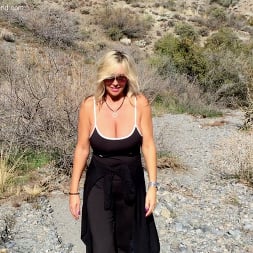 Sandra Otterson in 'Wifeys World' Desert Knobjob (Thumbnail 18)